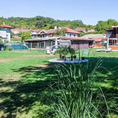 зеленият двор Casa vacanze Mladezhko