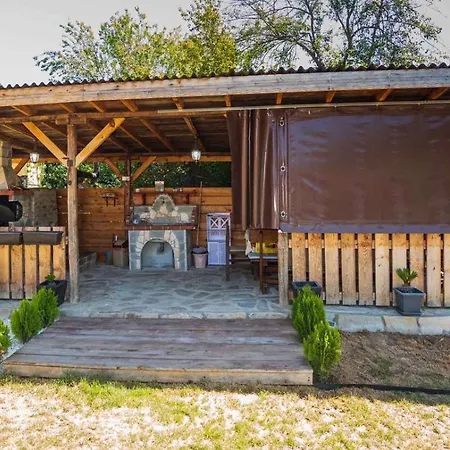 зеленият двор Mladezhko