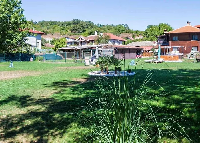 зеленият двор Ваканционна къща Mladezhko