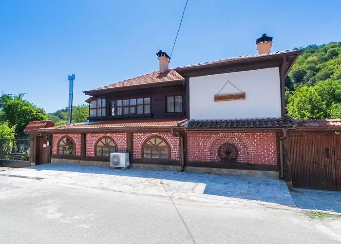 Ваканционна къща зеленият двор Mladezhko