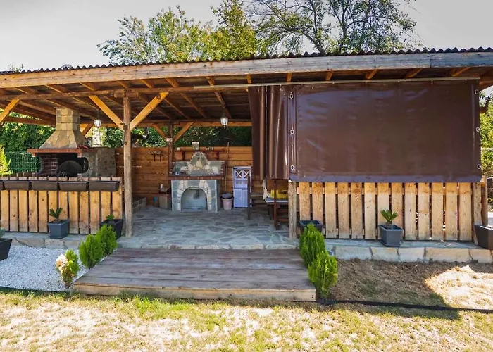 зеленият двор Mladezhko