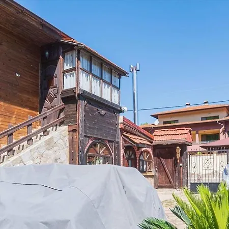 зеленият двор Mladezhko