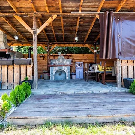 зеленият двор