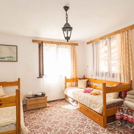 зеленият двор Holiday home Mladezhko