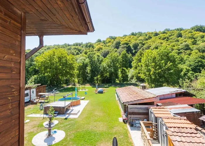 зеленият двор