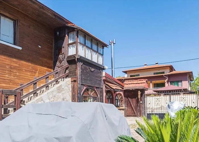 зеленият двор Mladezhko