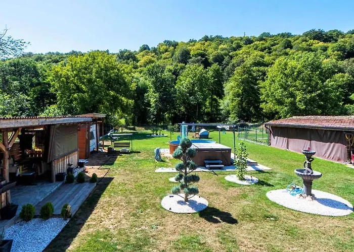 Dom wakacyjny зеленият двор Mladezhko