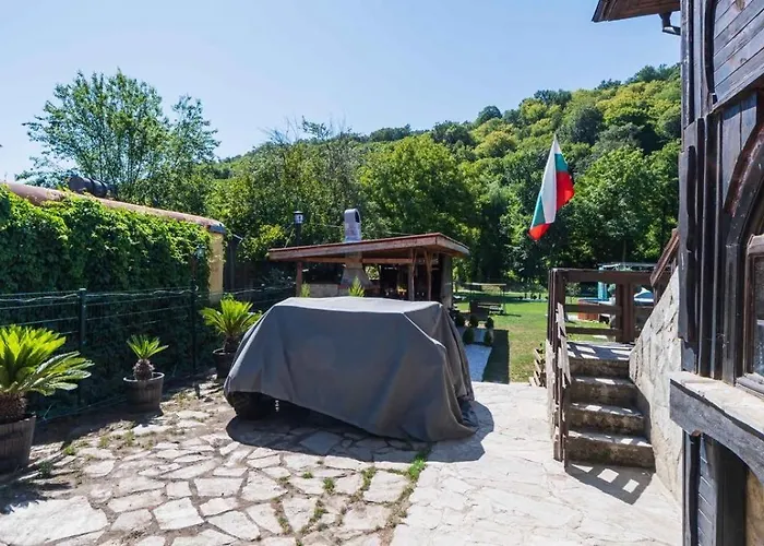 Dom wakacyjny зеленият двор